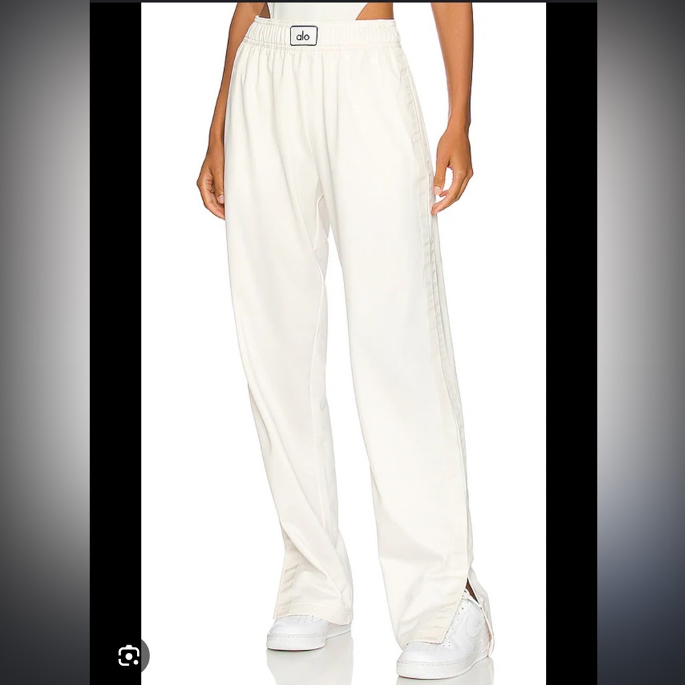 Alo Yoga Prize Winner Sweatpants (BLACK)